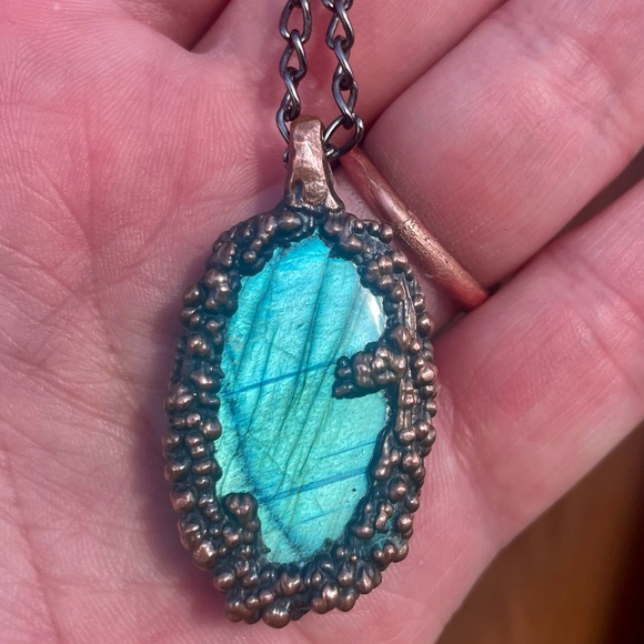 Laboradorite necklace; blue flash laboradorite; witchy jewelry; reiki healing - Picture 4 of 8